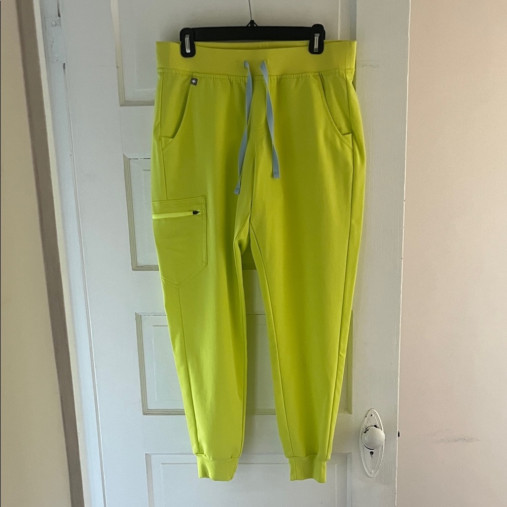 W’s Figs Citrine Zamora Jogger Scrub Pants, size M